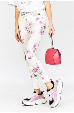 Spodnie w kwiaty new collection,spodnie w kwiaty,wygodne spodnie,jasne spodnie,białe spodnie,białe jeansy